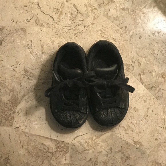 Black Shelltoe Adidas - Picture 2 of 2